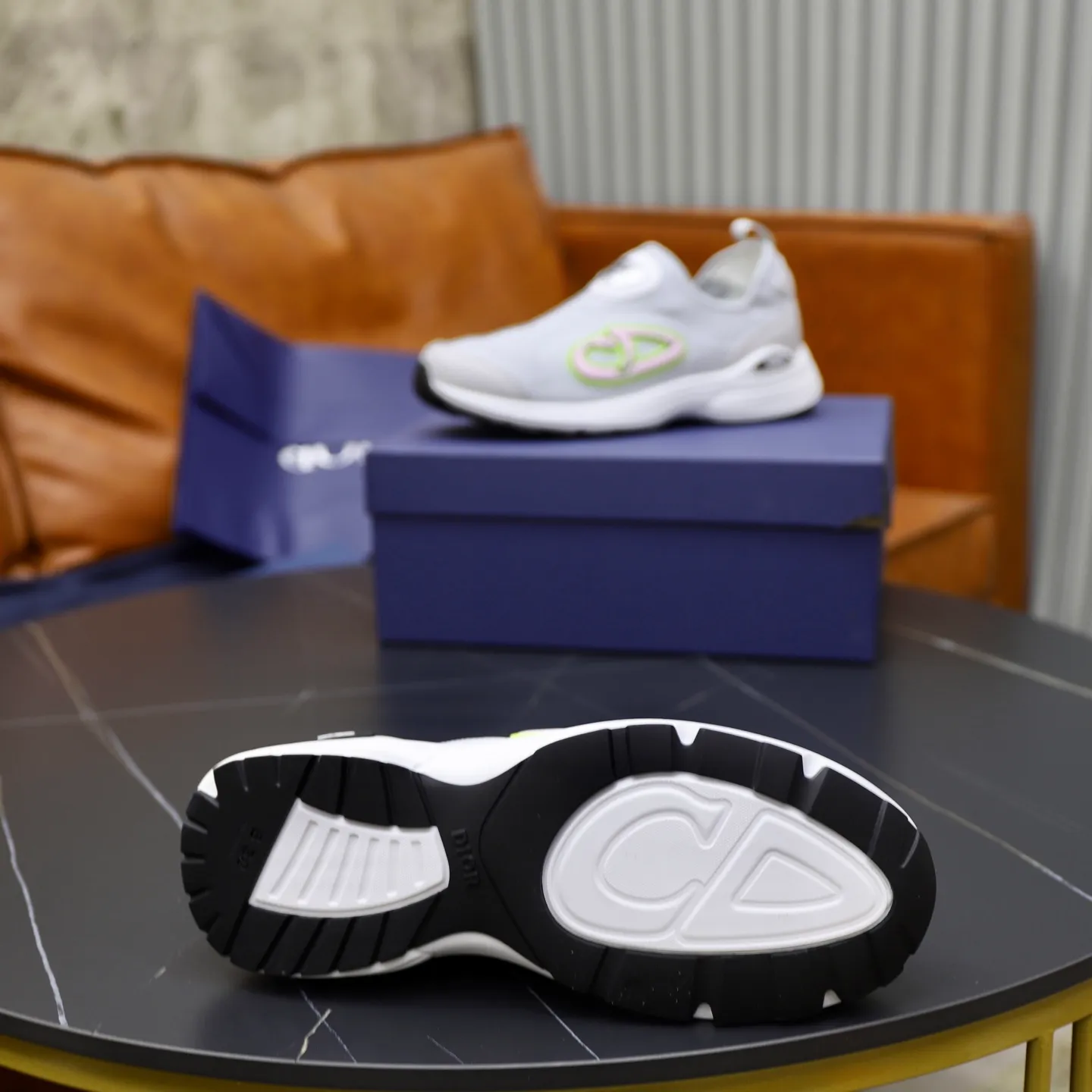 Ex-factory price: 520💰Dior B30’s latest hot model is shipped, the original version is made 1:1 ▪️ Fabric: Original customized fly woven ▪️ Lining: Imported breathable mesh ▪️ Sole: Original molded non-slip outsole ▪️ Size: 38-45 (45 is custom-made and cannot be returned)